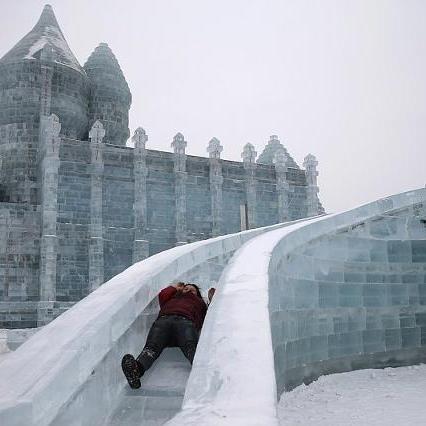 (哈尔滨市内冰雪乐园)哈尔滨冰雪主题乐园：冰雪世界的奇妙冒险之旅